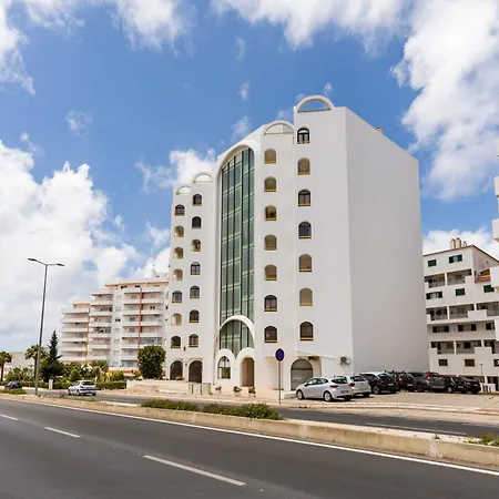 Family Apartment Near Praia Da Rocha